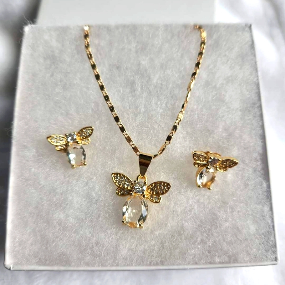 New! Gold plated stud earrings and necklace set
